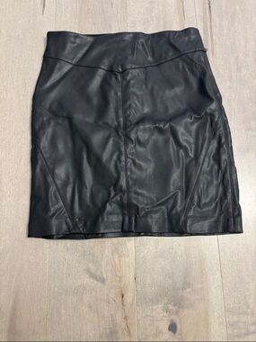 Dynamite Like New Classic Black Faux Leather Pencil Skirt